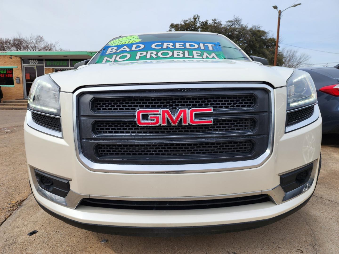 2015 DIAMOND WHITE GMC Acadia SLE-2 (1GKKRPKDXFJ) with an 3.6L V6 DOHC 24V engine, 6-Speed Automatic transmission, located at 2660 S.Garland Avenue, Garland, TX, 75041, (469) 298-3118, 32.885551, -96.655602 - Welcome to DallasAutos4Less, one of the Premier BUY HERE PAY HERE Dealers in the North Dallas Area. We specialize in financing to people with NO CREDIT or BAD CREDIT. We need proof of income, proof of residence, and a ID. Come buy your new car from us today!! This is a very well cared for 2015 GM - Photo#9